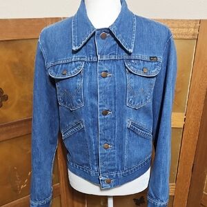 Vintage 70s Wrangler Blue Lightweight Denim Jacket Classic Trucker Style